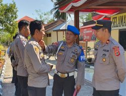 Ini Arahan Kapolsek Sabbangparu Saat  Cek Sikap Tampang Serta Pemeriksaan Kendaraan dan Senpi Personel
