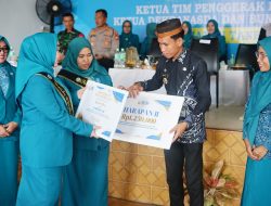 Sukses Galakkan Gaya Hidup Sehat di Rumah Sehat Lurah Biru Terima Penghargaan Ketua TP PKK Provinsi