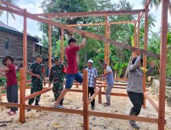 Bentuk Kepedulian, Bhabinkamtibmas Aiptu Suhati Membangun Rumah Mengaji di Desa Binaannya