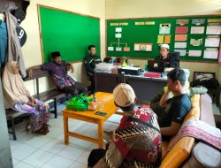 Bersama Kanit Reskrim Polsek Lamuru, Bhabinkantibmas Desa Padaelo Mediasi Warga Terkait Kasus Tanah