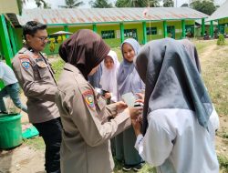 Ajak Generasi Pelajar Bijak Bermedsos, Personel Satbinmas Polres Bone Lakukan Sosialisasi
