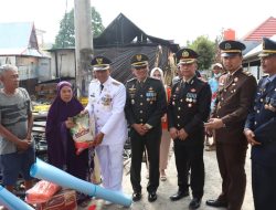 Bersama Bupati Polres Wajo Serahkan Bantuan Kepada Korban Kebakaran
