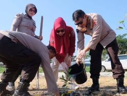 Hari Jadi Humas Polri ke-72, Bidhumas Polda Sulsel dan Polres Jajaran  Tanam 4.545 Bibit Pohon