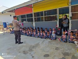 Jalin Keakraban Melalui Polisi Sahabat Anak, Kanit Binmas Polsek Cina Sambang TK Pattola Palallo
