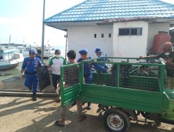 Sambut Hut Ke-73 Polairud, Satpolairud Polres Bone Gelar Aksi Bersih Pantai