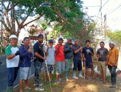 Lurah Lonrae Pimpin Warganya Jumat Bersih
