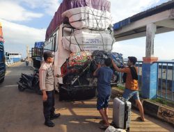 Kelebihan Muatan, Personel Polsek Pepabuhan Bajoe Berikan Tegean dan Edukasi