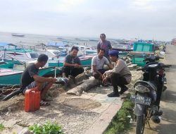 Kunjungi Masyarakat Nelayan, Personil Piket Markas Satpolairud Polres Bone Sampaikan Himbauan Ini