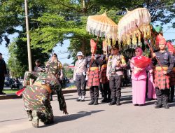 KAPOLDA SULSEL TIBA DI MAPOLDA SULSEL, DISAMBUT TRADISI ANGNGARU DAN TARIAN PADUPPA POLWAN POLRESTABES MAKASSAR