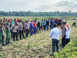 Polsek Tellu Siattinge, TNI dan Masyarakat Kerja Bakti Membersihkan Saluran Irigasi