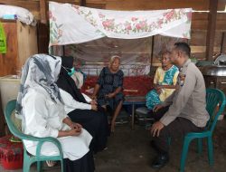 Peduli Sesama Kanit Binmas Polsek Barebbo Jenguk Warga. Yang Sakit