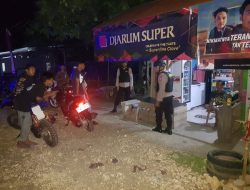 Patroli Malam Rutin, Personel Polsek Tellu Siattinge Sampaikan Tentang Pemilu 2024 kepada Warga