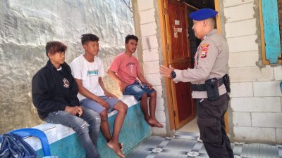 Jaga Pemilu Damai, Personil Satpolairud Polres Bone Edukasi Masyarakat Tidak Menyebar Berita Hoax