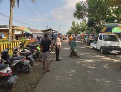 Beri Rasa Aman, Personel Polsek Cina Laksanakan Pengamanan di Pasar Tradisional