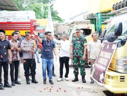 Kapolres Bone Hadiri Pelepasan Perdana Pendistribusian Logistik Pemilu 2024 di Bone