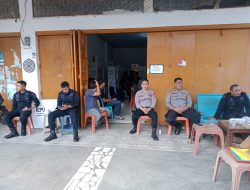 Pastikan Aman, Kapolsek Awangpone Pimpin Pengamanan Kegiatan Perekapan di PPK Awangpone