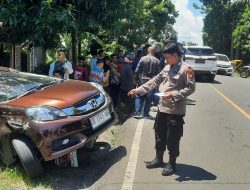 Respon Cepat, Polisi Evakuasi Laka-Lantas di Jalan Poros Bone-Sinjai