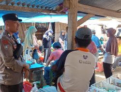 Personil Polsek Patimpeng Cek Harga Sembako Jelang Bulan Suci Ramadhan