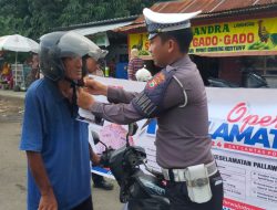Klik Helm Pengendara, Satlantas Polres Bone Edukasi Keselamatan Lalu Lintas