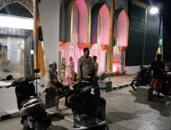 Sholat Tarawih di Masjid Besar Nururrahmah Tansie, Personel Polsek Ajangale Lakukan Pengamanan