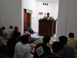 Menjadi Penceramah, Kapolsek Patimpeng Sampaikan Ini di Hadapan Jamaah Shalat Tarwih