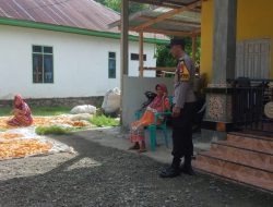 Sambangi Petani Jagung, Bhabinkamtibmas Polsek Patimpeng Beri Himbauan
