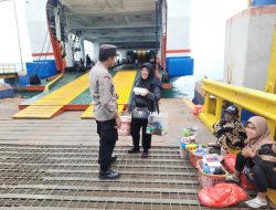 Himbau Kamtibmas kepada Pedagang di Pelabuhan, Ini yang Disampaikan Oleh Personil Polsek Pelabuhan Bajoe