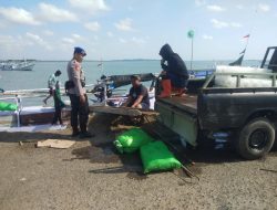 Ciptakan Kamtibmas yang Kondusif, Satpolairud Polres Bone Rutin Sambangi Aktivitas Masyarakat Nelayan