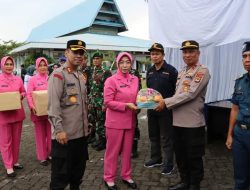 Cek Posko Pengamanan Lebaran Kapolres Bersama Ketua Bhayangkari Bone Beri Dukungan Moril