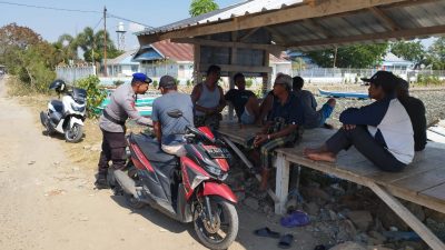 DDS di Perkampungan Nelayan, Anggota Satpolairud Polres Bone Sampaikan Himbauan Ini