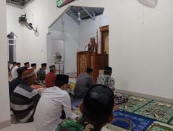 Safari Ramadhan di Masjid Jami Al-Aqsa Cinnong, Kapolsek Ulaweng: Mari Berama Jaga Kamtibmas