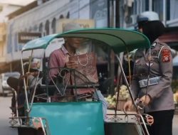 Jumat Berkah, Satlantas Polres Bone Berbagi Kebahagiaan Bersama Tukang Becak