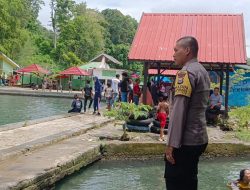 Bhabinkamtibmas Hadir dan Mengamankan Kegiatan Masyarakat di Objek Wisata