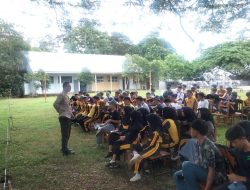 Kanit Binmas Polsek Barebbo Sosialisasi Penerimaan Anggota Polri di SMK 4 Bone Kecamatan Barebbo