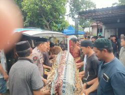 Wujud Kepedulian, Personel Polsek Mare Melayat Kerumah Warga yang Meninggal Dunia