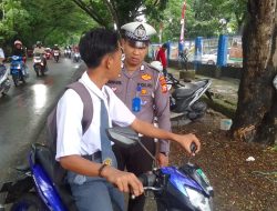 Tekan Pelanggaran, Satlantas Polres Bone Beri Teguran ke Pelanggar Lalu Lintas
