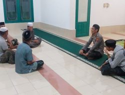 Bhabinkamtibmas Polsek Barebbo Sambangi Jamaah Masjid Nurul Irsyad Desa Corawali