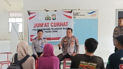 Bersama Masyarakat, Polsek Pelabuhan Lakukan Jumat Curhat. Dengarkan Keluhan Masyarakat