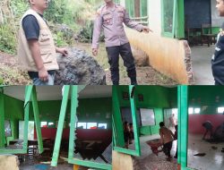 Kapolsek Tellu limpoe Bantu Bersihkan Sekolah Terkena Bencana Longsor