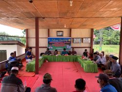 Bhabinkamtibmas Polsek Dua Boccoe Tudang Sipulung Bersama Warga. Ini yang Dibahas