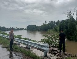 Wakapolsek Dua Boccoe Pantau Langsung Sungai Welannae dan Titik Rawan Banjir di Wilayah Hukum Polsek Dua Boccoe