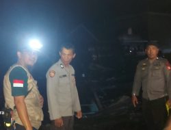 Respon Cepat Polsek Tanete Riattang dalam Penanganan Kebakaran di Kelurahan Bajoee