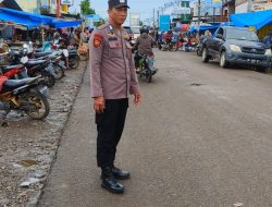 Cegah Kemacetan di Pasar Palattae, Personel Polsek Kahu Lakukan Pengaturan Lalulintas