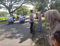 Personel Polsek Cina Pengamanan Lalu Lintas yang Akan Dilewati Presiden di Jalan Poros Bone Sinjai