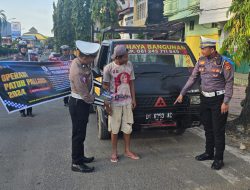 Polantas Bone Edukasi Pengendara Melalui Pembagian Brosur dan Bentangkan Spanduk Ops Patuh
