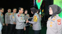 Sosok Inspiratif Polwan Bhabinkamtibmas Polres Bone Aiptu Suhati Terima Penghargaan Kapolda Sulsel