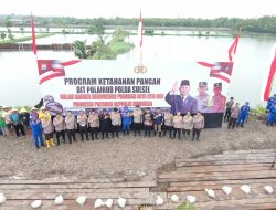 Polda Sulsel Dukung Ketahanan Pangan Nasional Melalui Penaburan 10 Ribu Benih Ikan di Makassar