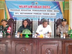 Dukung program Pemerintah, Bhabinkamtibmas Polsek Libureng hadiri musyawarah Desa.