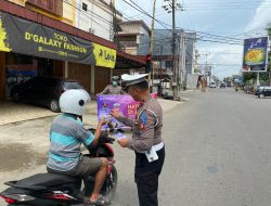 Hari Ke-7 Operasi Keselamatan, Polantas Bone Bagi Brosur Hingga Edukasi Pengendara