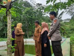 Bhabinkamtibmas Polsek Barebbo Lakukan Pendampingan Peninjauan Lokasi Kolam Ikan Nila di Desa Lampoko